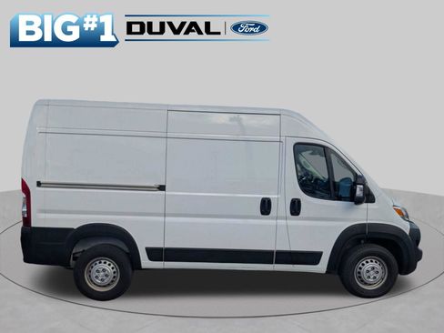 Used 2024 RAM ProMaster 2500 w/ Convenience Group FWD image 3