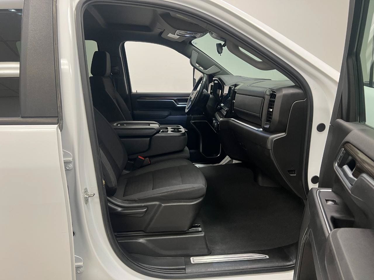 Used 2025 Chevrolet Silverado 2500 LT w/ Convenience Package AWD/4WD image 33