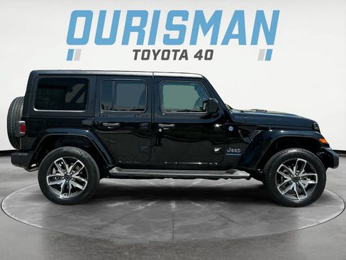 Used 2024 Jeep Wrangler Unlimited w/ Convenience Group AWD/4WD image 8