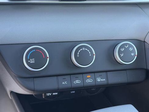 Certified 2025 Hyundai Elantra SE image 30