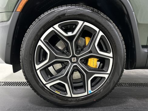 Used 2024 Rivian R1S Adventure AWD/4WD image 9
