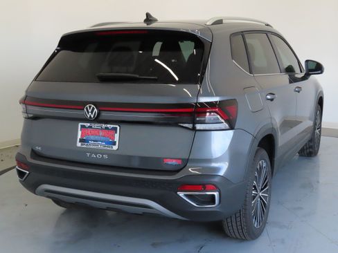 New 2025 Volkswagen Taos SE image 4