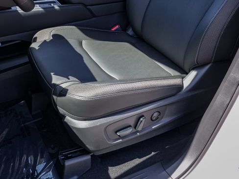 New 2026 Nissan Pathfinder SL FWD image 17