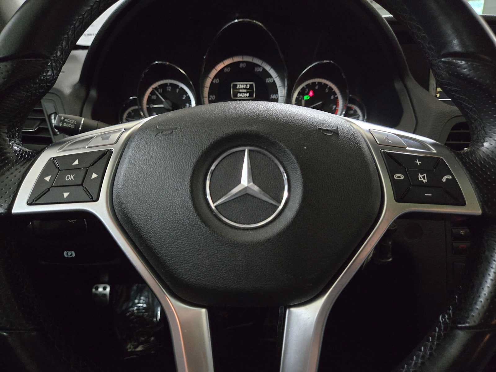 Used 2012 Mercedes-Benz E 550 Coupe image 22