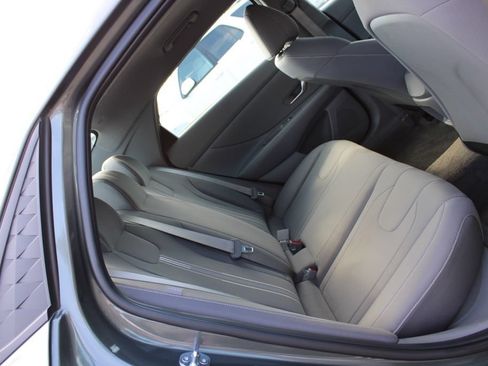 Used 2025 Hyundai Elantra Sport FWD image 15
