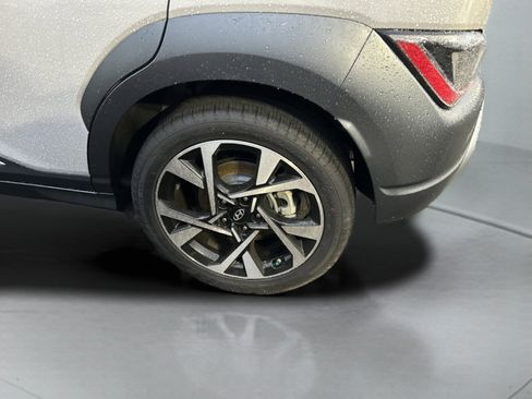 Used 2022 Hyundai Kona Limited image 10