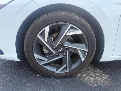 Used 2024 Hyundai Elantra SEL w/ Convenience Package FWD image 15
