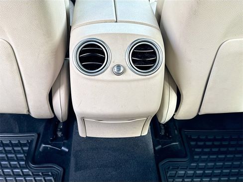 Used 2018 Mercedes-Benz GLC 300 4MATIC w/ Multimedia Package image 27