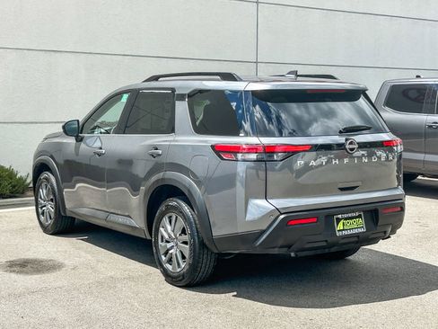 Used 2025 Nissan Pathfinder SV FWD image 8