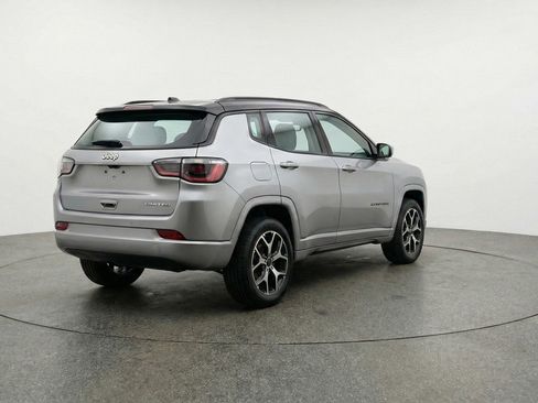 Used 2025 Jeep Compass Limited AWD/4WD image 9
