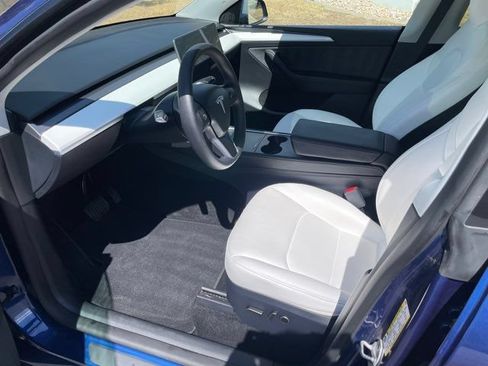 Used 2024 Tesla Model Y Long Range AWD/4WD image 10