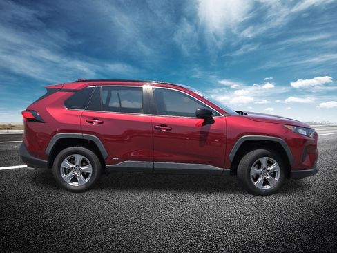 Used 2022 Toyota RAV4 LE AWD/4WD image 14