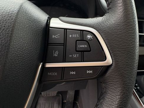 Used 2023 Toyota Sienna XLE image 23