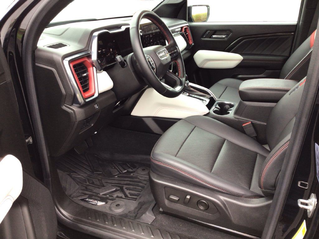 Used 2024 GMC Canyon AT4X AWD/4WD image 9
