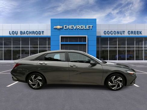 Used 2024 Hyundai Elantra Limited FWD image 9