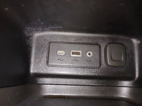 Used 2019 Chevrolet Equinox LS w/ LPO, Cargo Package FWD image 31