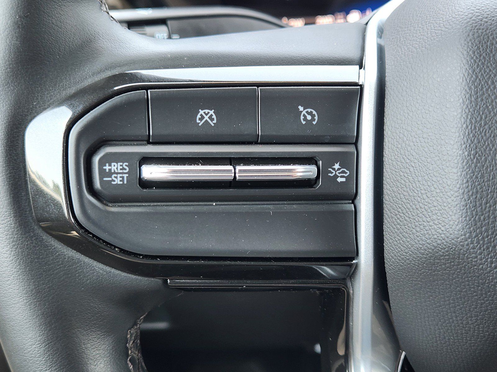 Used 2025 Chevrolet Colorado ZR2 w/ Technology Package AWD/4WD image 23