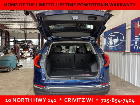 Used 2022 GMC Terrain SLT w/ LPO, Floor Liner Package AWD/4WD image 7