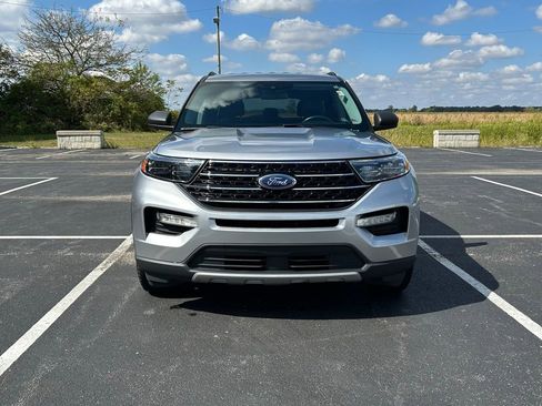 Used 2021 Ford Explorer XLT w/ Equipment Group 202A image 2