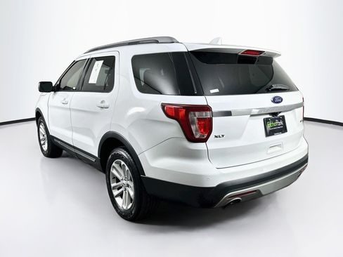 Used 2016 Ford Explorer XLT w/ Equipment Group 202A FWD image 5