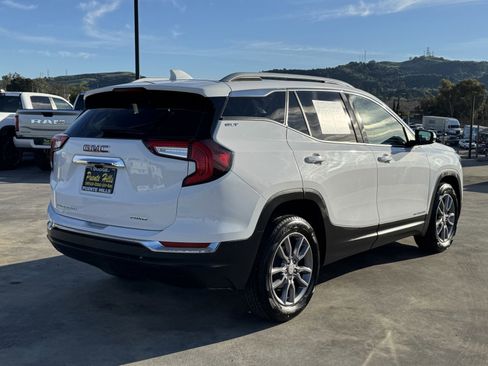 Used 2024 GMC Terrain SLT image 6