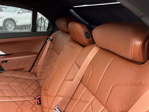 Certified 2023 BMW i7 xDrive60 w/ Executive Package 2 image 27