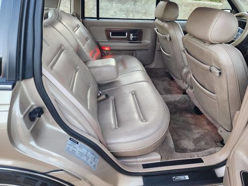 Used 1988 Lincoln Continental Signature image 24