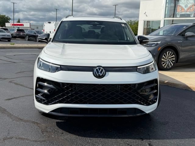 Certified 2026 Volkswagen Tiguan SE R-Line AWD/4WD image 2