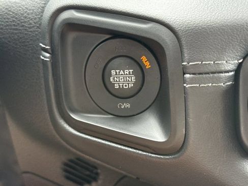 Used 2025 Jeep Wrangler Unlimited Sahara AWD/4WD image 20