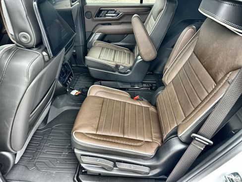New 2026 GMC Yukon Denali Ultimate w/ LPO, Floor Liner Package AWD/4WD image 16