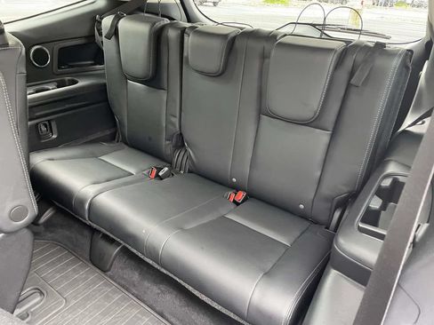 Used 2024 Subaru Ascent Touring AWD/4WD image 3
