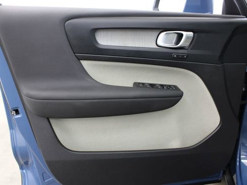 Used 2023 Volvo XC40 B4 Plus w/ Driver Assist Package image 18