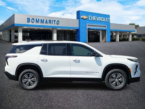 New 2026 Chevrolet Traverse LT w/ Driver Confidence Package AWD/4WD image 6