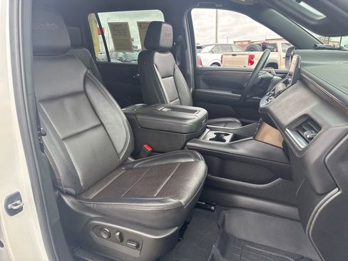 Used 2023 Chevrolet Suburban High Country image 12