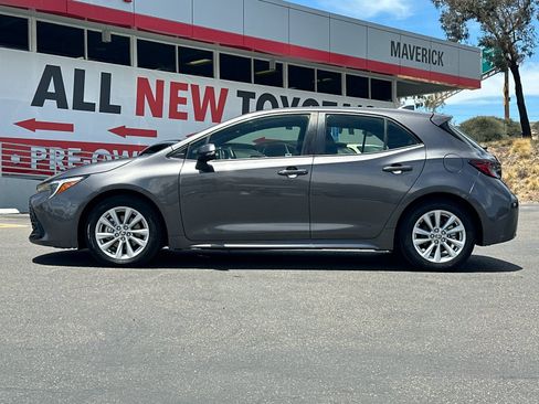 Used 2024 Toyota Corolla SE w/ SE Package FWD image 2