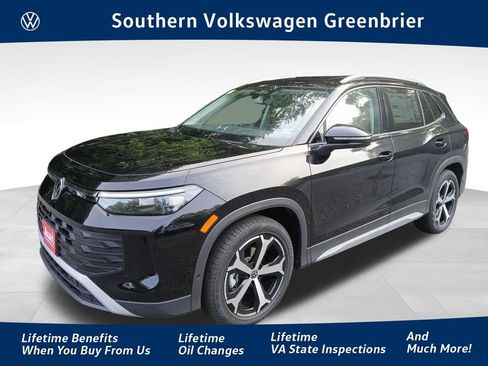 New 2025 Volkswagen Tiguan SE image 1