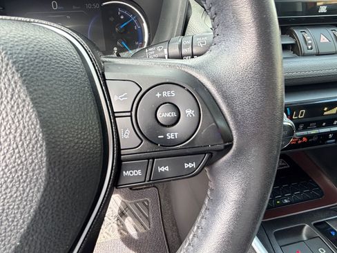 Used 2020 Toyota RAV4 Limited AWD/4WD image 23