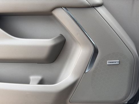 Used 2024 GMC Yukon SLT RWD image 11