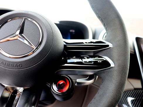 Used 2025 Mercedes-Benz SL 63 AMG 4MATIC image 39