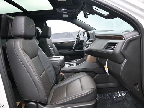 Used 2024 Chevrolet Suburban High Country w/ Advanced Technology Package image 33