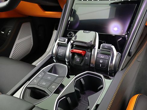 Used 2024 Lamborghini Urus S image 32