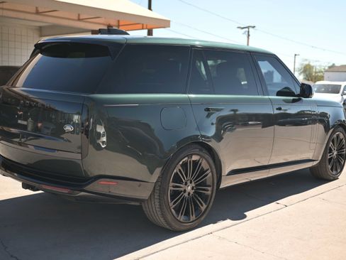 Used 2023 Land Rover Range Rover Long Wheelbase SE AWD/4WD image 3