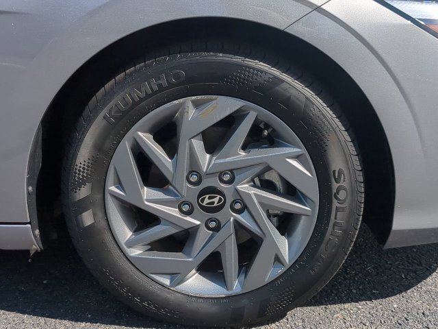 Used 2025 Hyundai Elantra Hybrid FWD image 10