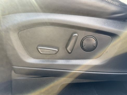 Used 2023 Ford Explorer XLT w/ Equipment Group 202A image 25