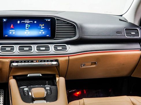 Used 2024 Mercedes-Benz GLS 580 4MATIC image 19