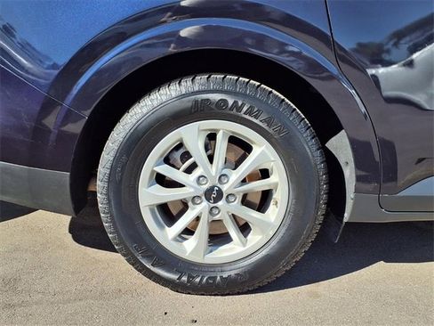 Used 2024 Kia Carnival LX image 20