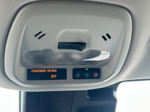 Used 2025 Chevrolet Trax LT FWD image 18