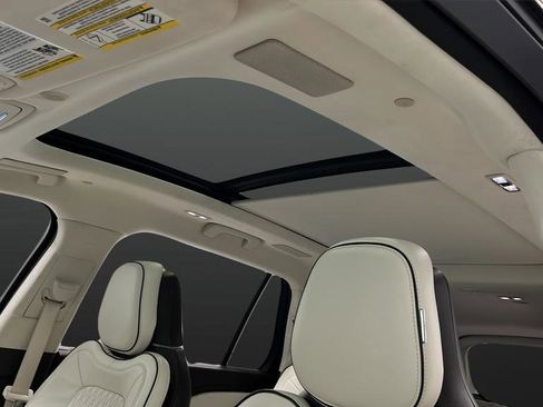 Used 2022 Lincoln Aviator Black Label Grand Touring w/ Class IV Trailer Tow Package image 12