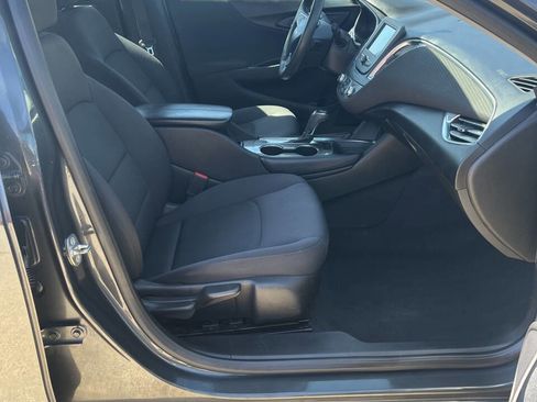 Used 2017 Chevrolet Malibu LT image 32