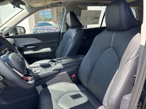 New 2026 Toyota Grand Highlander Platinum AWD/4WD image 10